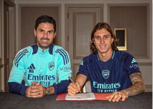 MIKEL ARTETA AND ARSENAL NEW SIGNING RICCARDO CALAFIORI (IMAGE CREDIT: GETTY IMAGES)