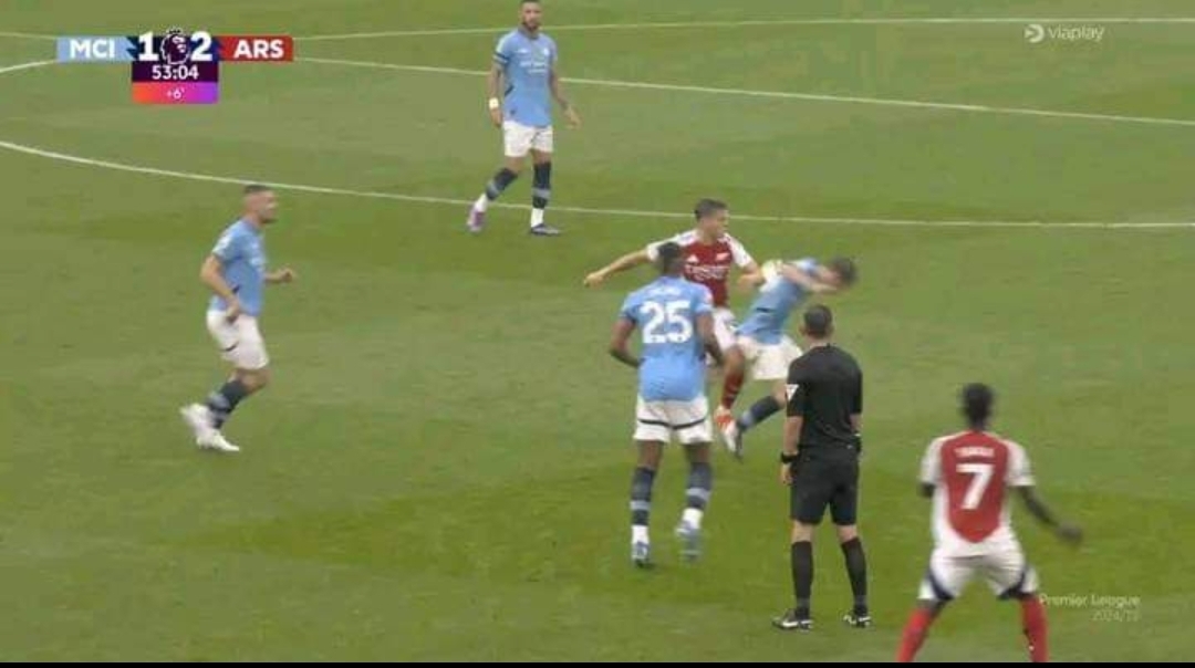 You are currently viewing THE VERY BUNKUM CHALLENGE BY TROSSARD! TAKING WAY TOO MUCH RISK WHILE BEING ON A YELLOW IN A BIG MATCH LIKE THIS. THIS IS WHERE THE TITLE CHALLENGE STARTS. ARSENAL!!! WTF. PEP STILL CRUISING